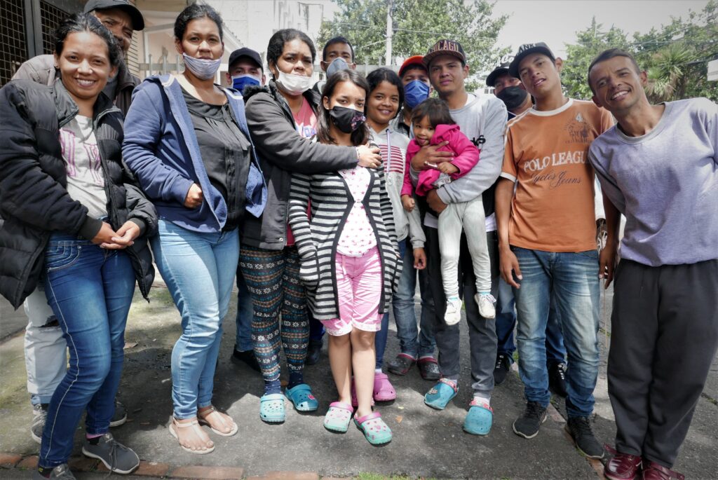 Venezuelans searching for lodging in Bogotá today. Some families are sleeping on the street after being summarily evicted from hostels in the city centre during the lockdown.